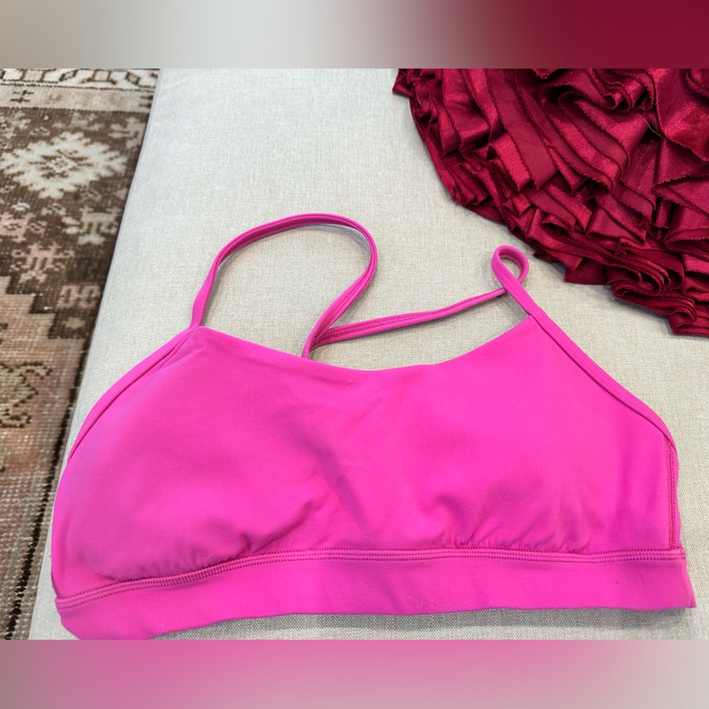 lululemon athletica Flow Y Bra Nulu
Light Support
